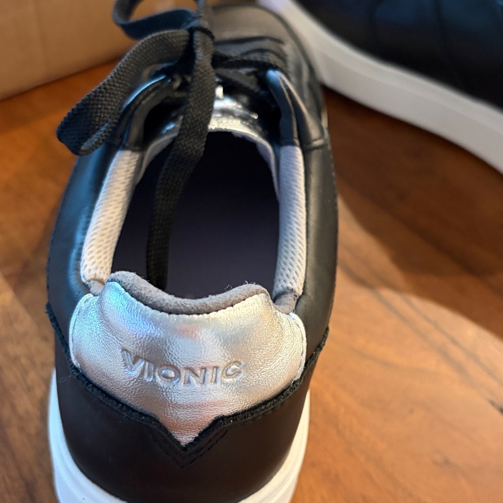 Vionic Black leather Vionic Shoes - Picture 7 of 10